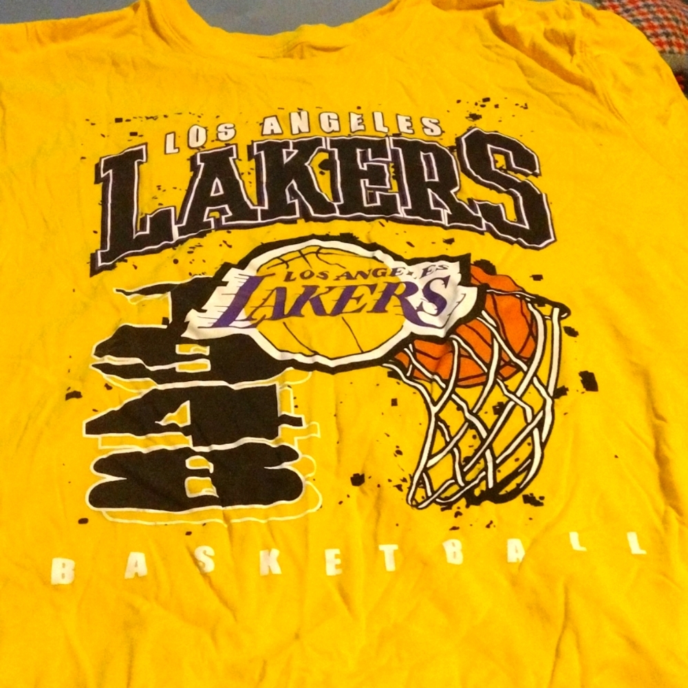 *3/$20 Bundle Deal Closet Cleanout Sale* Vintage Los Angeles Lakers T-shirt XL